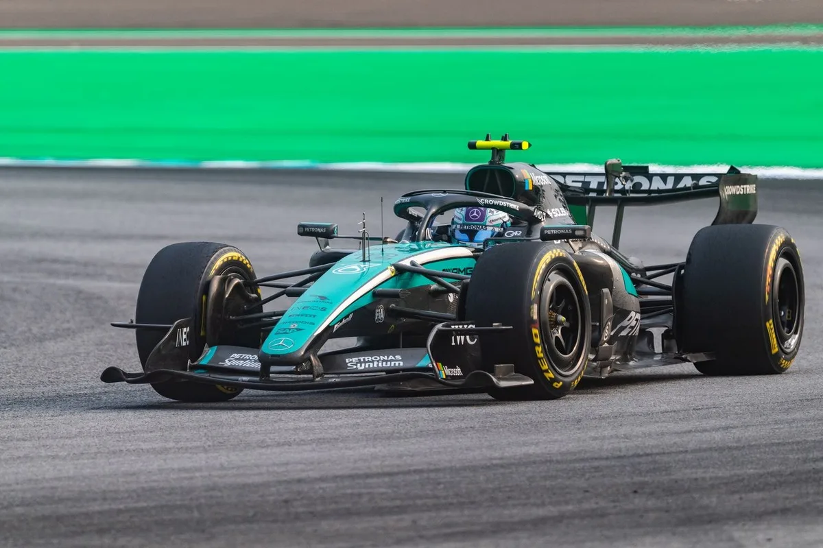 F1: Mercedes divide estratégias e 'tira' atualizações de Russell para Singapura