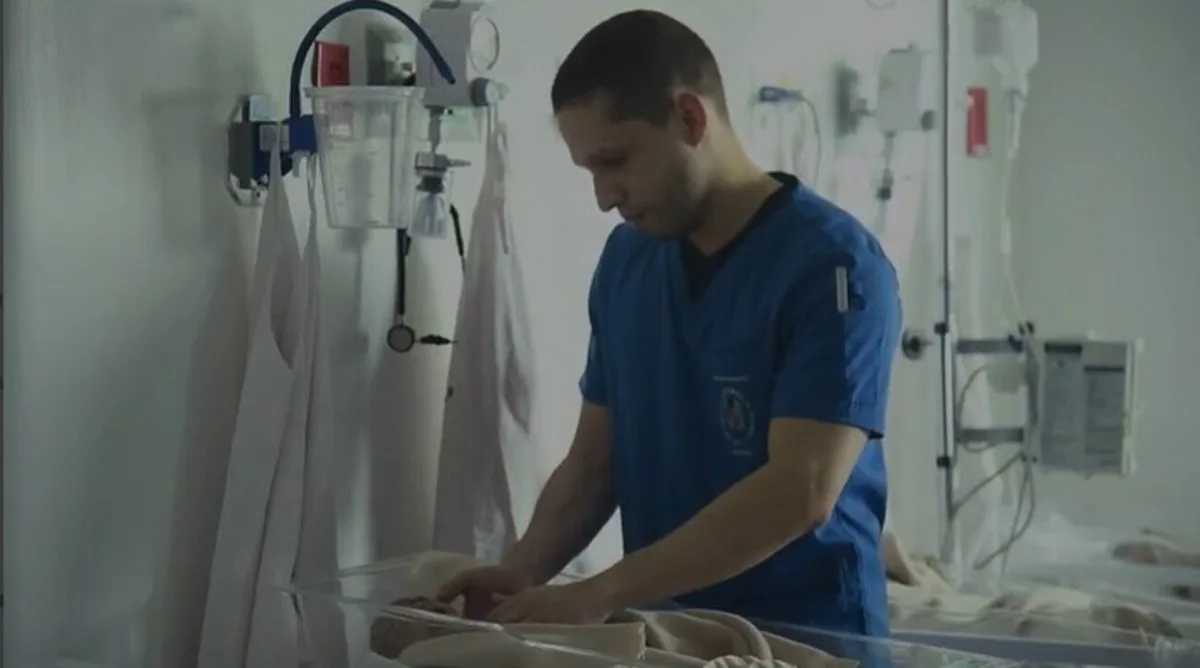 O médico que ajudou a salvar 10 recém-nascidos durante terremoto que matou centenas de pessoas na Colômbia