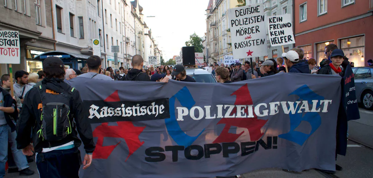„Das ist eine Frechheit“ – Polizei wehrt sich nach Schüssen auf 14-Jährigen gegen Rassismus-Vorwurf