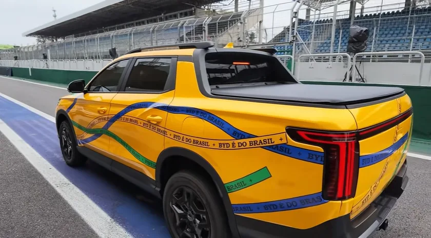 BYD lança picape híbrida em Interlagos e provoca Volkswagen