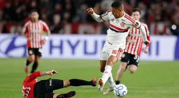 Campeão Flamengo empata na Argentina e tenta carimbar final da Libertadores em casa