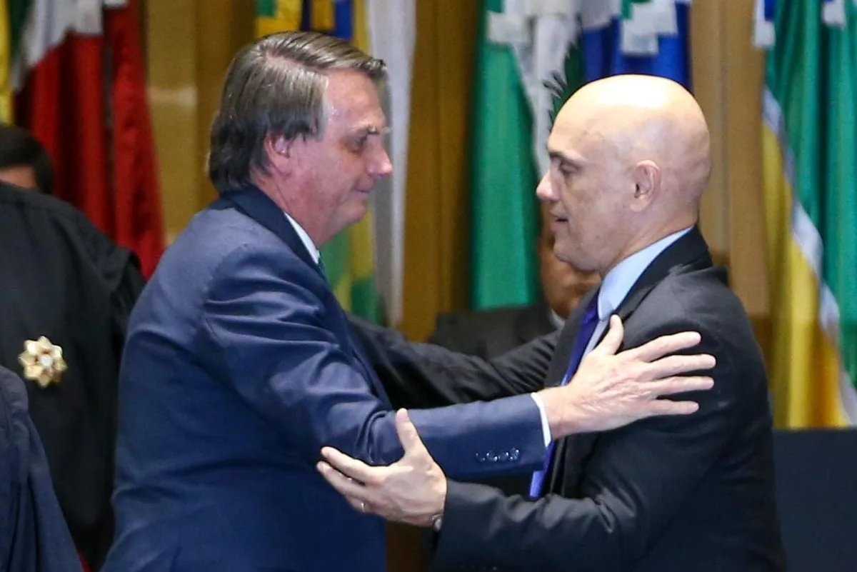 Moraes toma nova decisão sobre visitas a Bolsonaro e mantém punição a Flávio