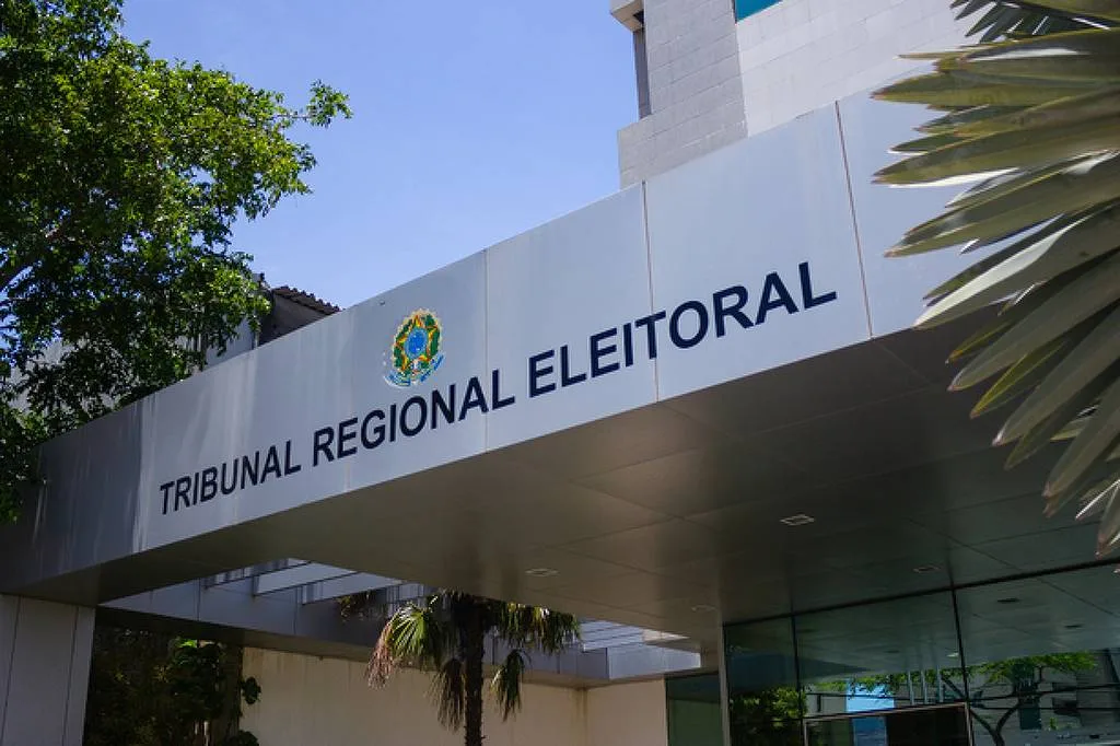 Veículos regionais têm cobertura eleitoral ameaçada por atentados e ordem para recolher jornais