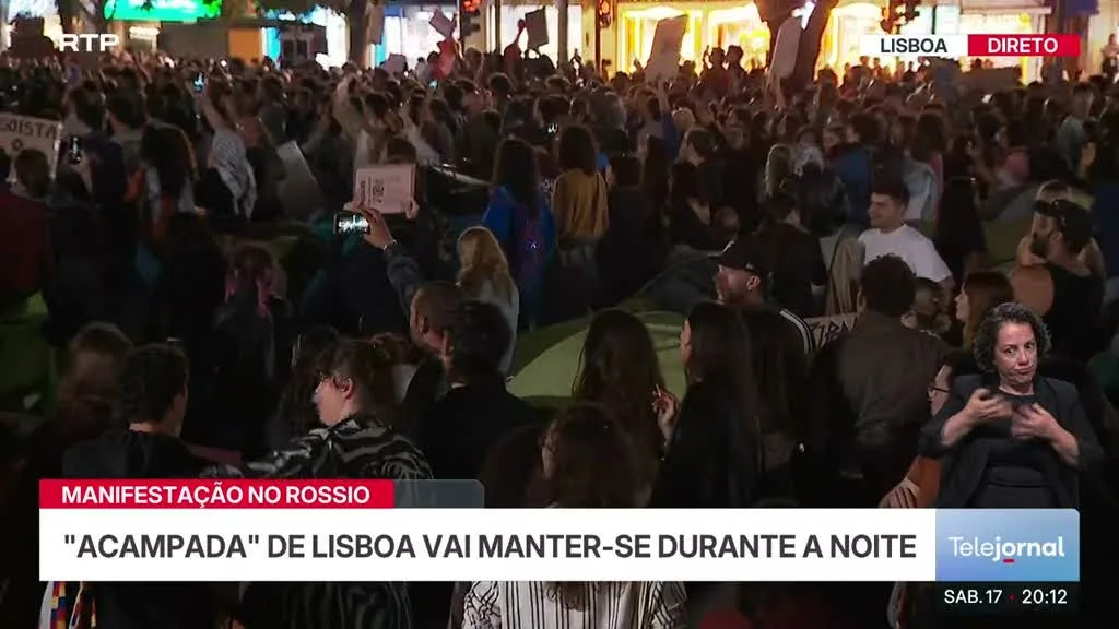 Protesto pela habitação em Lisboa. Manifestantes montam tendas no Rossio