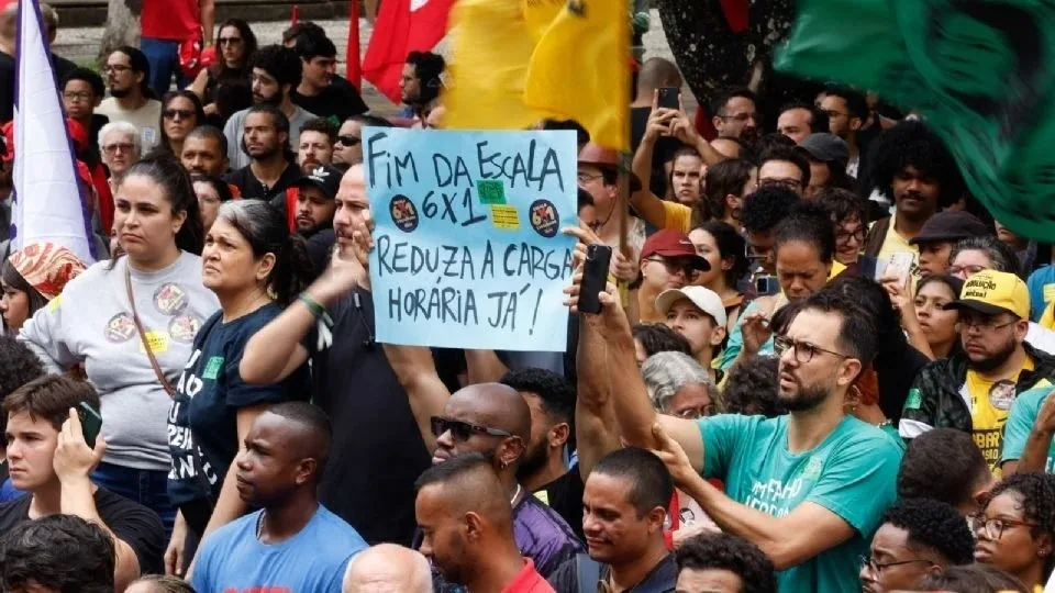 Quem são os senadores que apresentaram emendas para flexibilizar ou adiar fim da escala 6×1