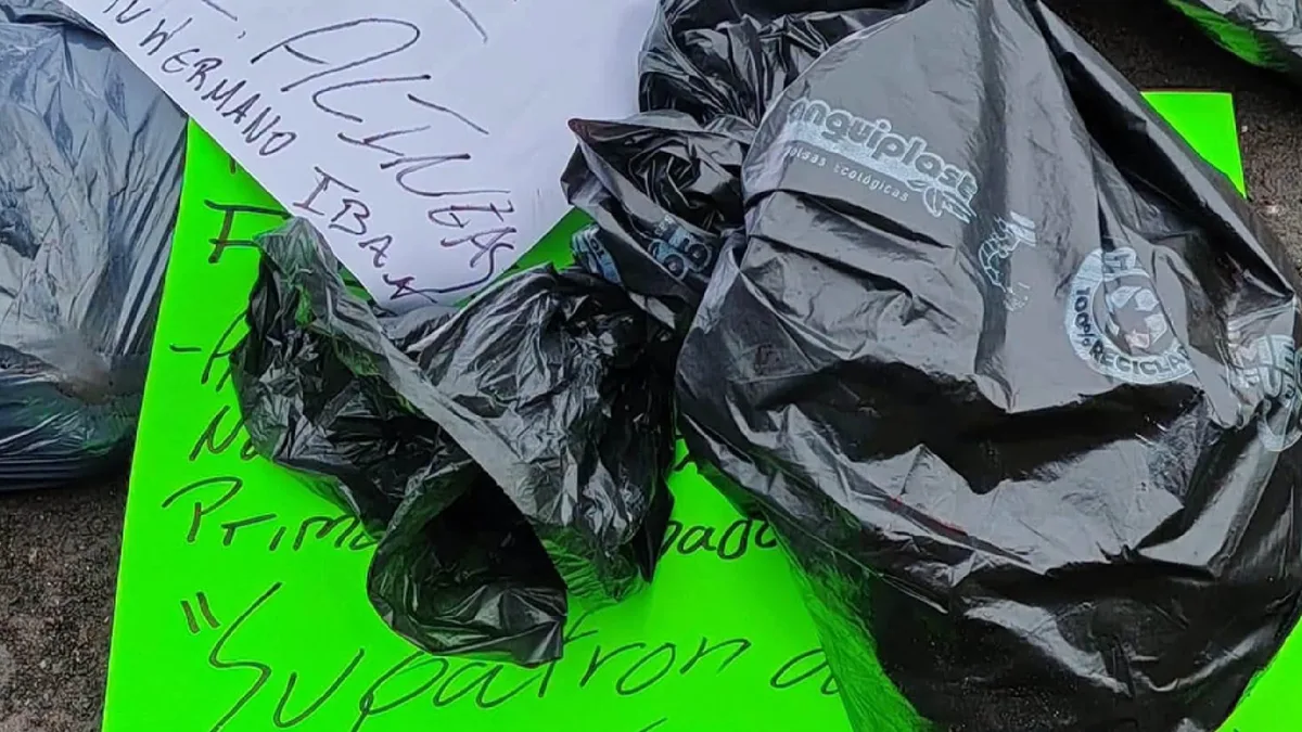Hallan bolsas con restos humanos y cartulinas con narcomensajes en Jardines de la Hacienda, Cuautitlán Izcalli
