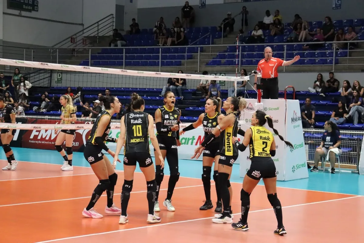 Praia Clube bate Mackenzie no tie-break e vai decidir Mineiro de vôlei feminino contra o Minas
