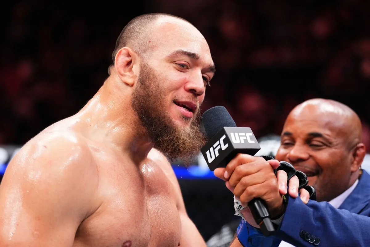 Вальтер Уокер назвал бойца, с которым хотел бы сразиться за титул UFC
