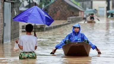 Schwere Überschwemmungen in Vietnam: Tote bei Erdrutsch