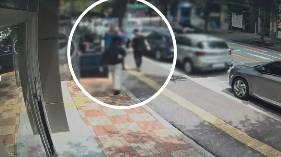 ‘카드번호’ 알려주는 60대 보고 보이스피싱 직감…피해 막은 경찰관