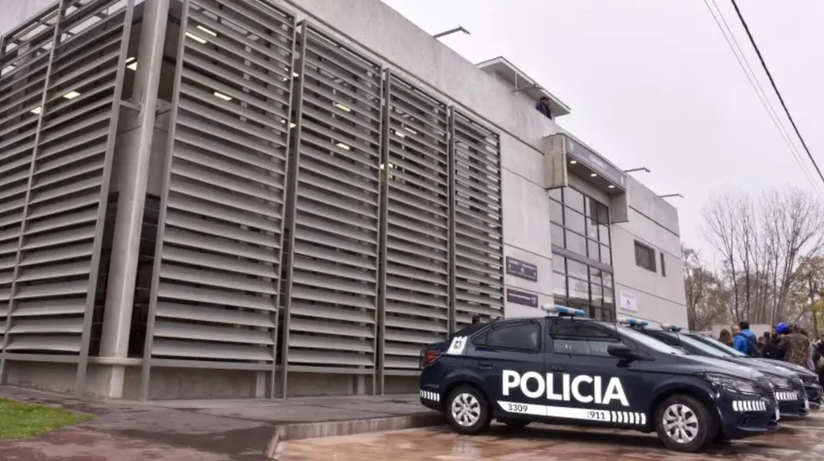 Detuvieron a un policía acusado de abusar sexualmente de una mujer que estaba detenida en una comisaría de Mendoza