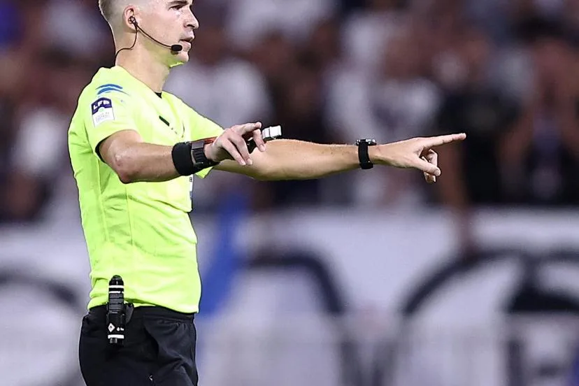 Au coeur de la sonorisation : un dispositif qui a largement convaincu les arbitres et qui « réduit la tension »