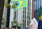Em ato na Paulista, Flávio diz que vai 'esfregar crimes de Lula' em debate