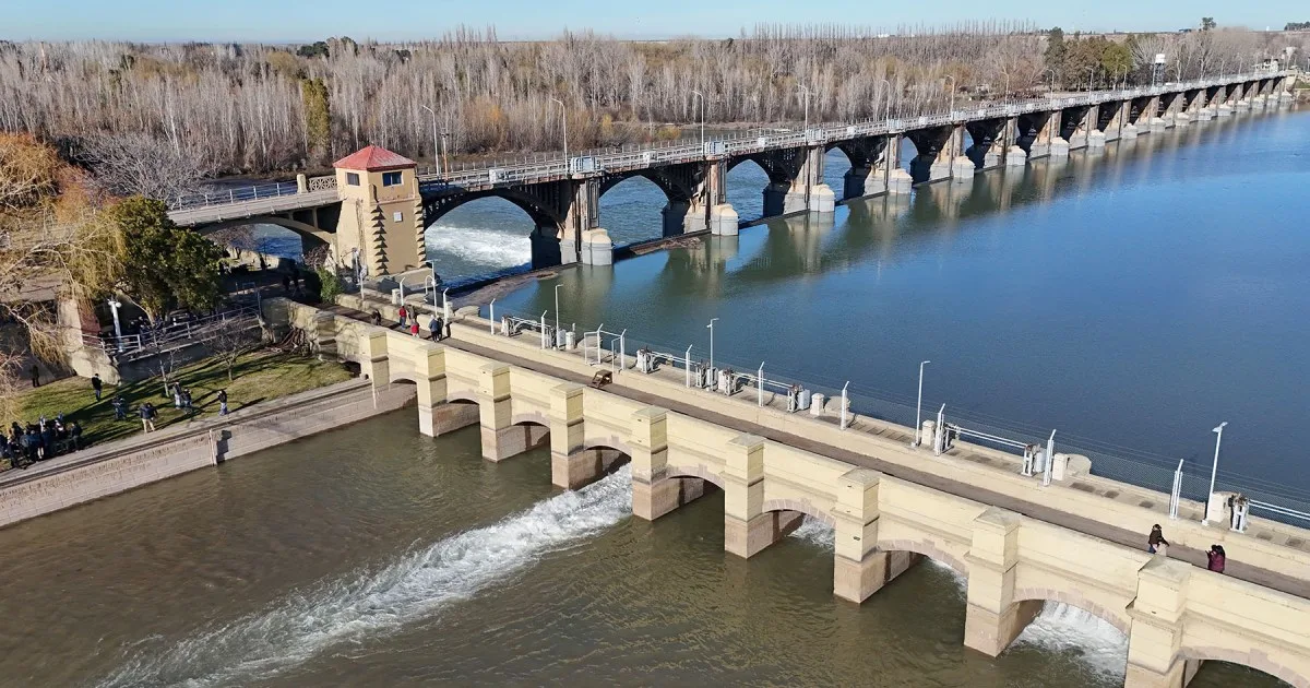 Abrieron las compuertas del Dique Ballester y comenzó una nueva temporada de riego en el Alto Valle: «se renuevan las esperanzas»