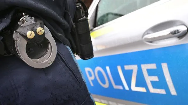 Offener Haftbefehl: Mann stiehlt Auto und landet direkt im Gefängnis