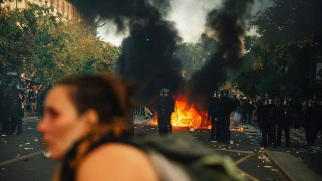Schülerproteste in Frankreich: Hier brennen nicht nur Mülltonnen. Hier brennt ein System