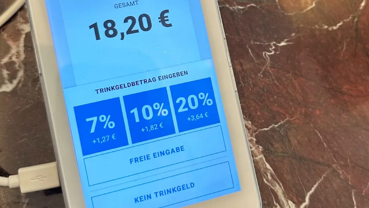 Beim Bezahlen mit Karte - Experten warnen vor Trinkgeld-Manipulation
