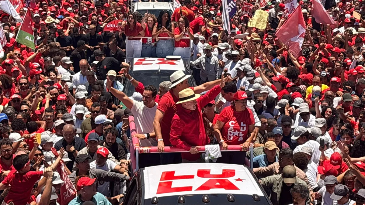 Lula cumpre agenda de 2º turno com caminhada e ato de campanha em Natal