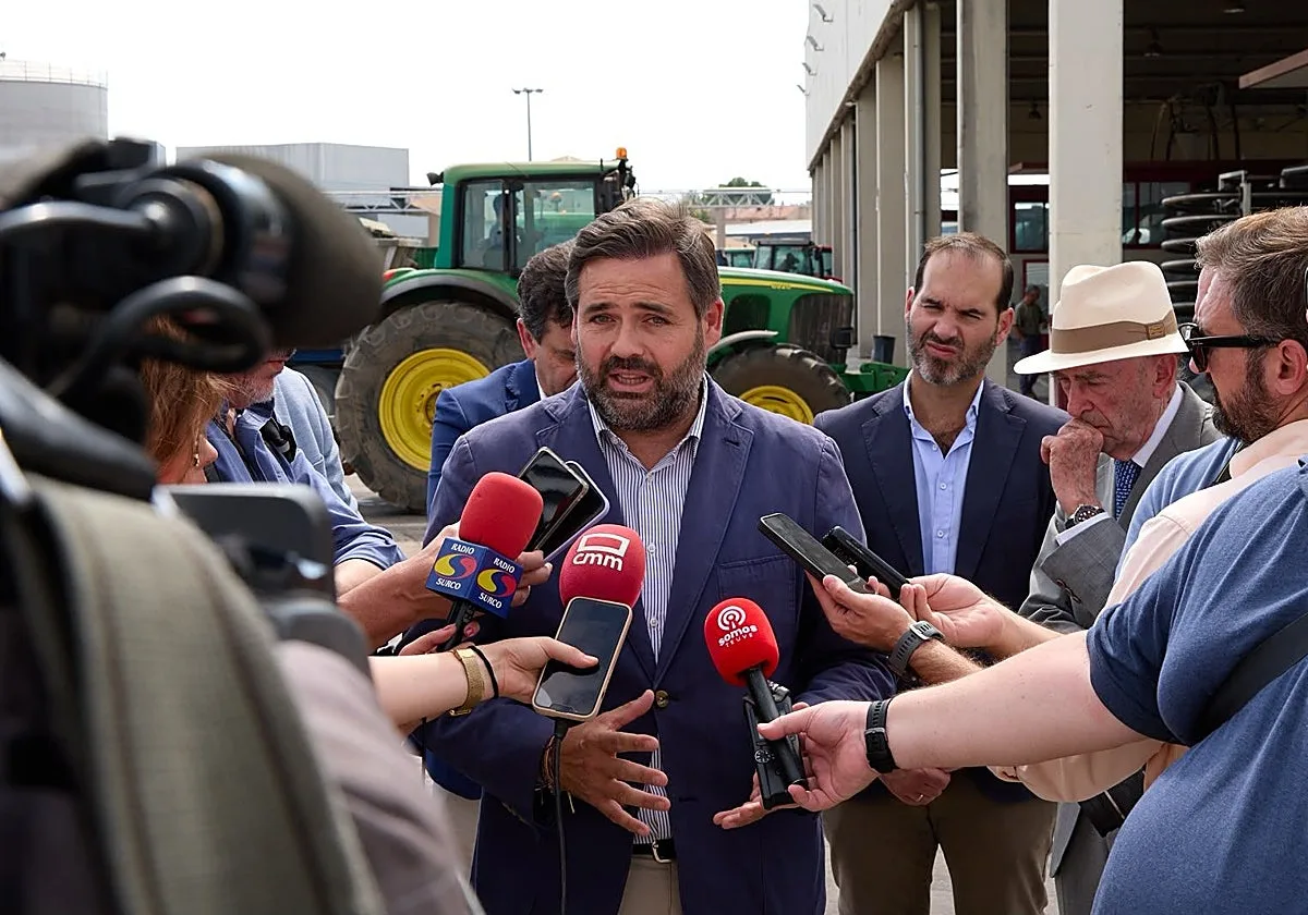 Núñez: «López Miras defiende a Murcia en materia de agua; lo que no sé es por qué Page defiende a Portugal»