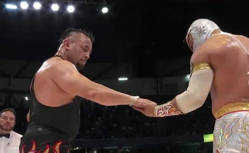 Místico deja sin cabellera a Averno en una histórica función por el 93 Aniversario del CMLL