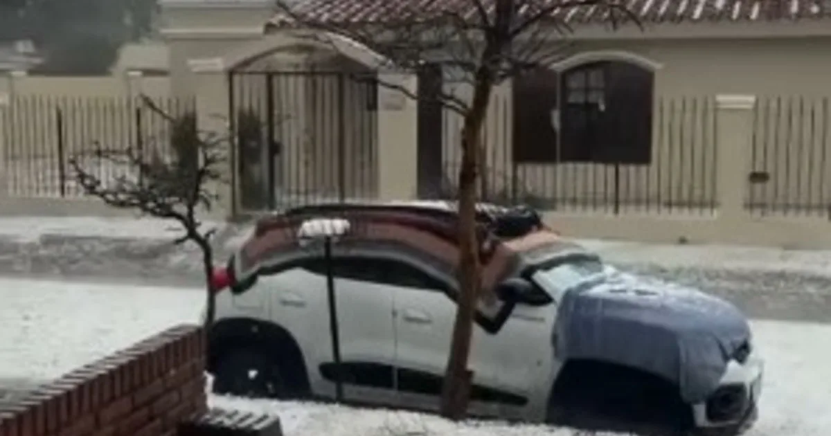 Despedida del invierno en Córdoba: cayó abundante granizo y estallaron los comentarios en las redes