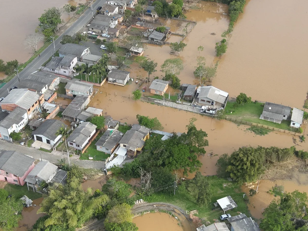 SC tem mais de 900 desalojados, mil casas afetadas e 12 cidades em emergência após chuvas intensas