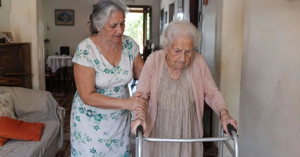 Filhos idosos enfrentam desafios ao cuidar de pais superidos
