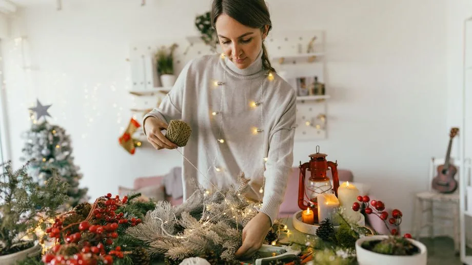 "On peut passer pour des illuminés" : repas, décorations, ambiance, à 100 jours de Noël, ces passionnés sont déjà prêts