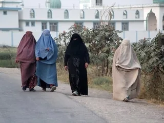 Après cinq ans de pouvoir taliban, les Afghanes toujours plus muselées