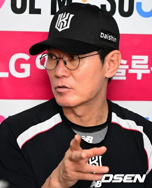 “폰세 능가! 여기서 야구하면 안 돼” 고작 5억에 한국행. 구위 어느 정도길래, 152승 레전드가 입 마르도록 감탄했나