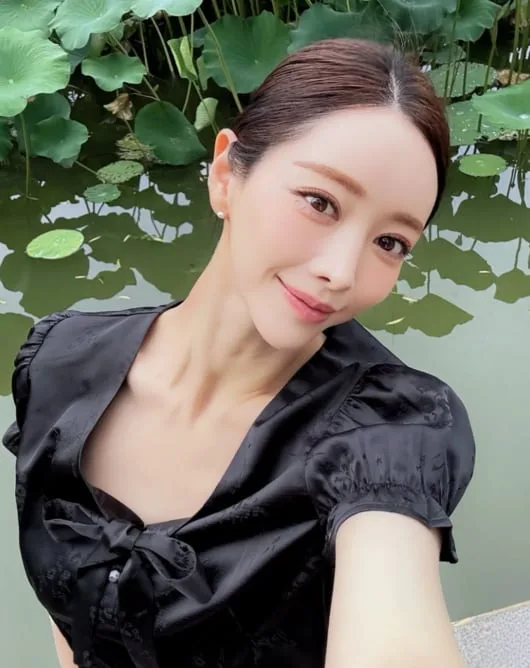 홍수아, 쌍꺼풀 더 짙어졌네..중국 베이징서 전한 근황