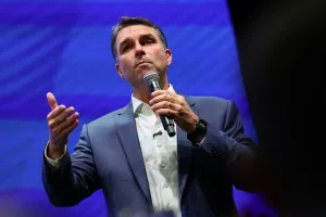 Após apoiar fim da escala 6×1, Flávio admite rever regras se for eleito, diz jornal