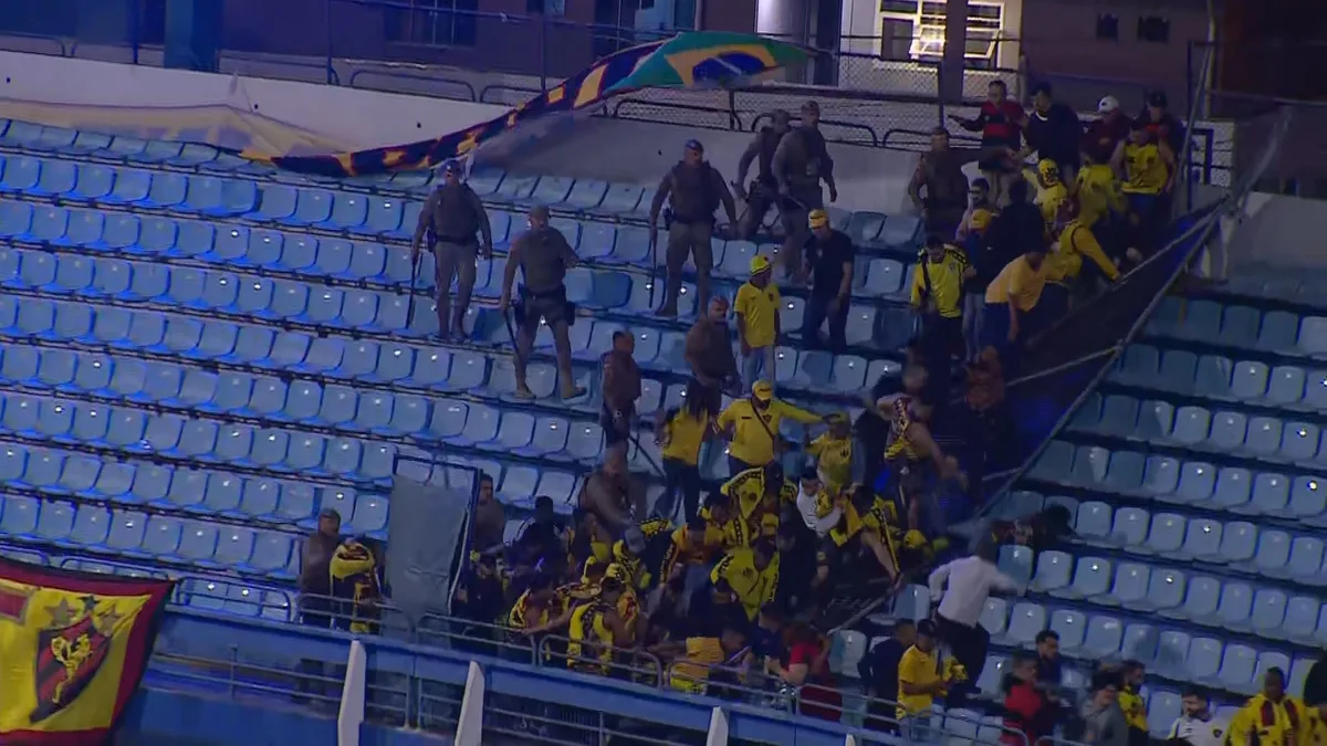 Torcidas organizadas do Sport se envolvem em confusão durante jogo contra o Avaí na Ressacada