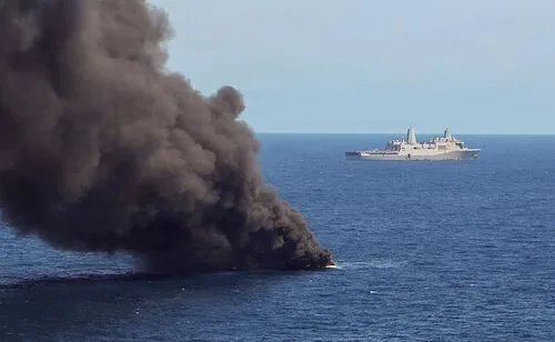 Barcos ecuatorianos hundidos por EU operaban como "gasolineras en el mar"; abastecían a narcolanchas, dice jefe militar