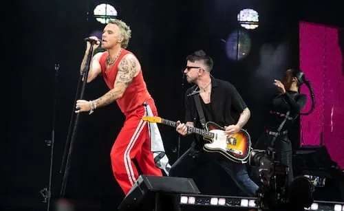 Robbie Williams vuelve a México y conquista el Palacio de los Deportes; el británico demuestra por qué es un showman