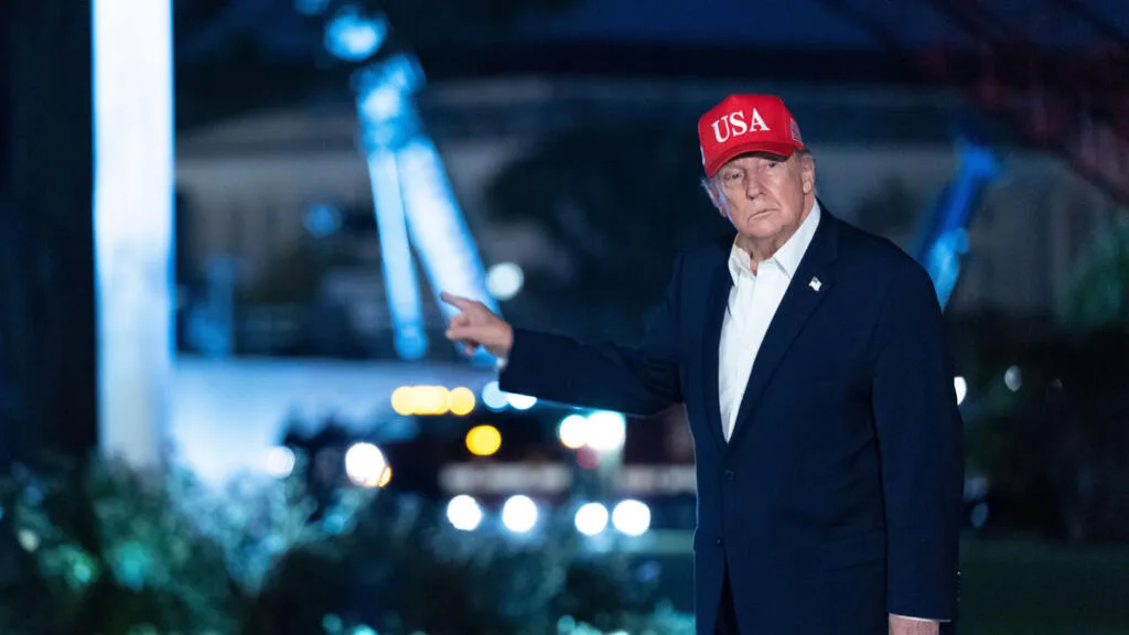 EN DIRECT - La reprise des frappes ukrainiennes contre les raffineries russes est une «honte», dit Trump