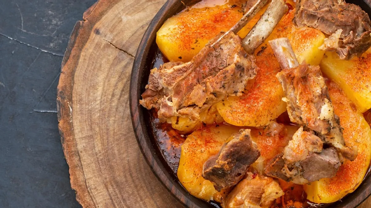 Carne ó caldeiro, la receta tradicional gallega de ternera con patatas y pimentón