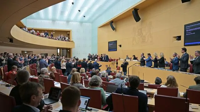 Frauen in der Politik: Frauenanteil in Länderparlamenten stagniert auf Niveau von 2008