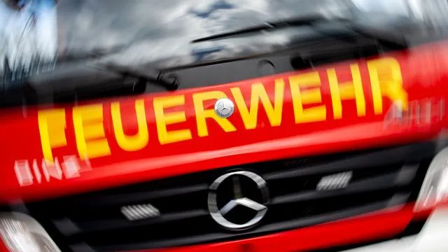 Schaden von einer Million Euro: Wohnhaus in Flammen - eine Person verletzt
