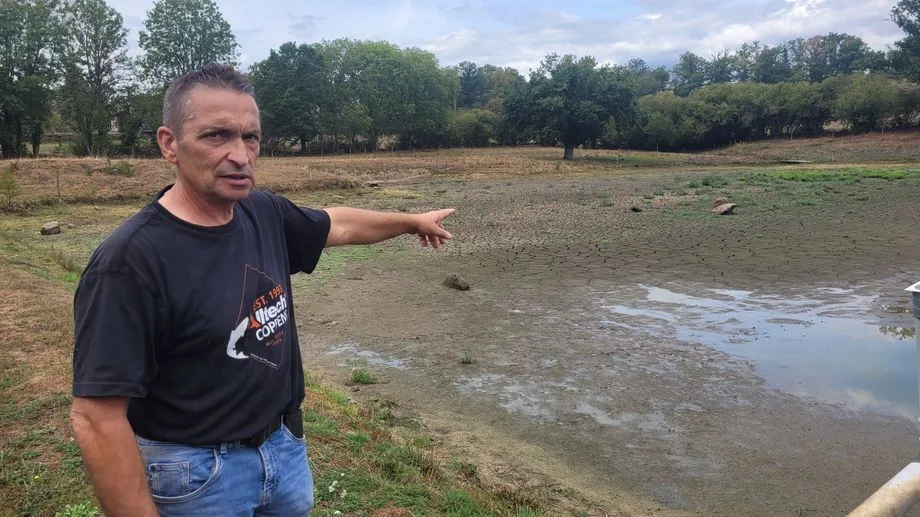 VIDÉO - "On se croirait dans le désert !" : certains étangs de pisciculture à sec en Creuse, de nombreux poissons morts
