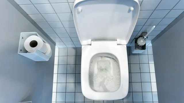 Nachts beim Feiern: Heimlich Frauen auf Club-Toilette gefilmt