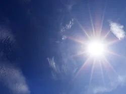 Weniger Wolken, mehr Sonne: Europa bekommt deutlich mehr UV-Strahlung ab