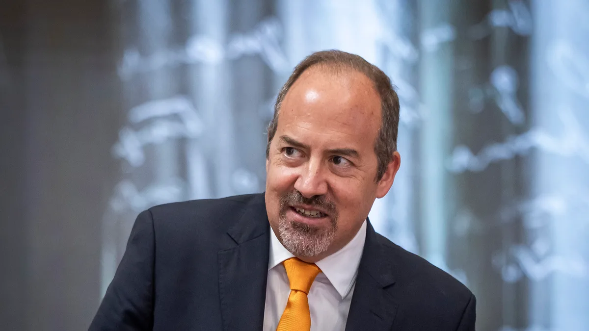 Governador do BdP defende exemplos internacionais para complementar reformas