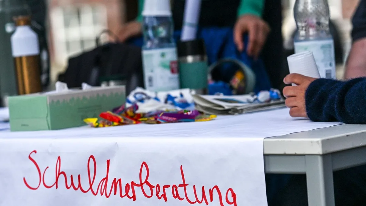 Soziales: Schuldnerberatung in Sachsen: Nachfrage bleibt hoch