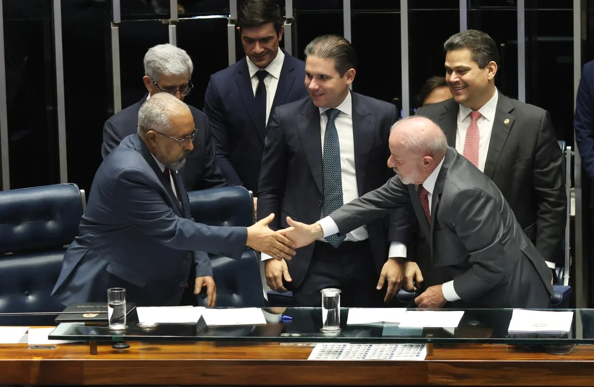 Veja imagens da promulgação do fim da escala 6 X 1 no Congresso
