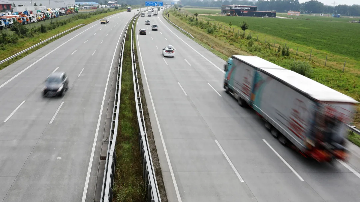Güterverkehr: Bislang kaum mehr Lkw-Verkehr trotz aufgehobenem Fahrverbot