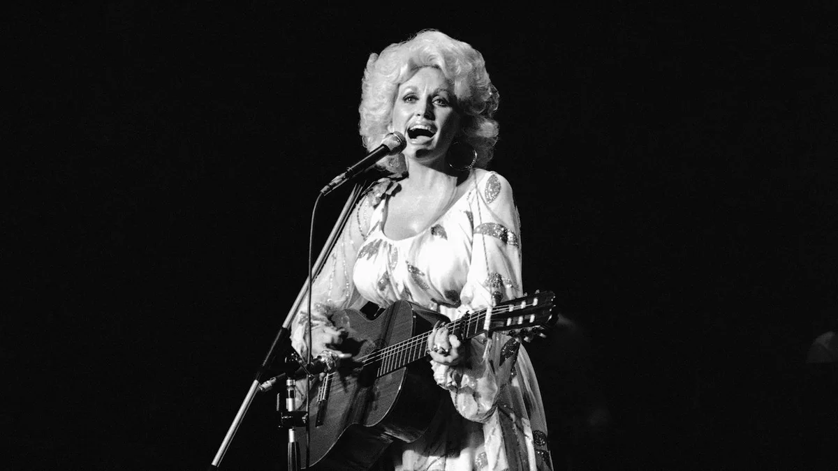 Tod mit 80 Jahren: „Die Welt ist trüber geworden“: Promis trauern um Dolly Parton