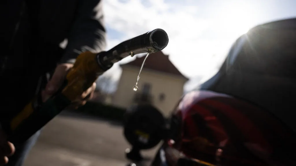Flambée des prix des carburants : comment les autres pays européens s'organisent