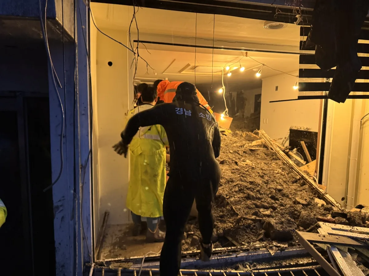 경남 거제시 산사태로 1명 사망 2명 부상···연휴동안 800㎜ 이상 ‘물폭탄’