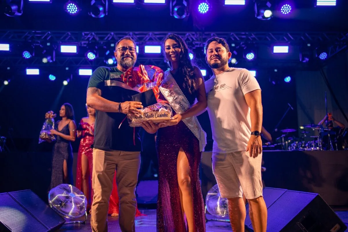 Ana Luiza é eleita Garota Açaí 2026 durante segunda noite do Festival do Açaí